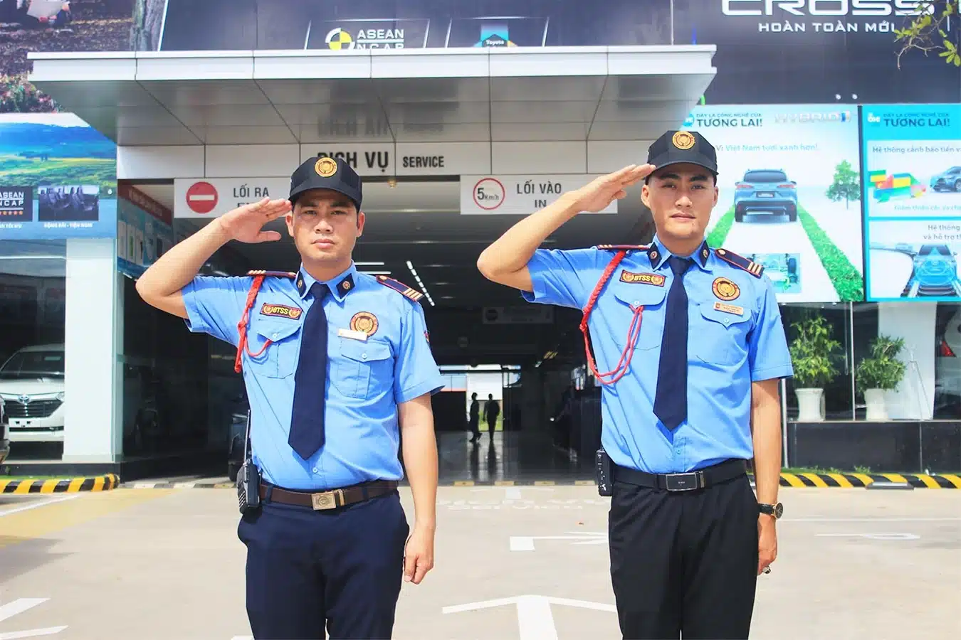 Cán bộ bảo vệ